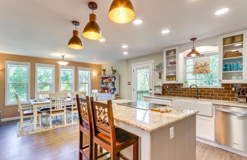 Dahlonega House | Historic Dahlonega Home with Hot Tub and Porch!