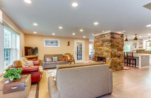 Dahlonega House | Historic Dahlonega Home with Hot Tub and Porch!