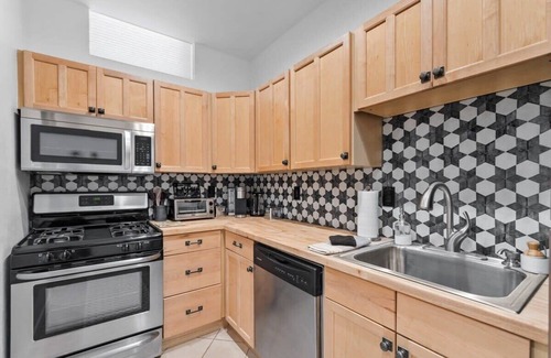 Uptown Apartment | Historic Denver Apt Steps From Fillmore Theatre