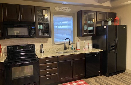 Hermann House | Historic District Inn 4 Bed/3 Bath in the heart of downtown Hermann!