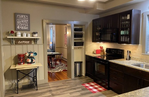 Hermann House | Historic District Inn 4 Bed/3 Bath in the heart of downtown Hermann!