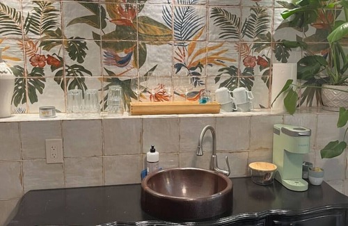 Laurelhurst Condo | Historic Dougan Suites : Suite 1