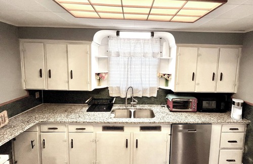 Beaver Meadows Apartment | Historic Downtown Beaver Meadows l 3 bd 4 sofa bd w Dishwasher Laundry & Kureg