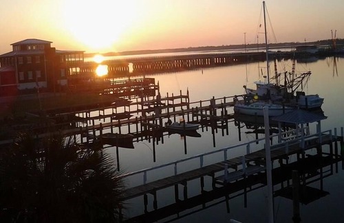Swansboro Apartment | Historic Downtown Swansboro. Walk To Shops, Restaurants, Water Activities