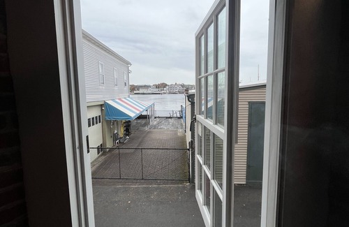 Portsmouth Condo | Historic Downtown Water-view Loft on Ceres Street