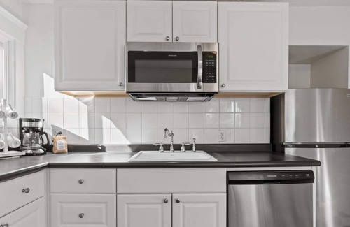 Cliff - Cannon Apartment | Historic Dwntwn Building / Close To DT / Pets OK