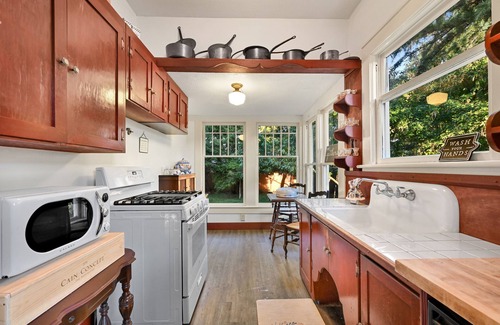 Blaine House | Historic estate open to reunions, getaways, weddings, and step-backs in time!