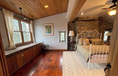 Lenhartsville House | Historic Farmhouse and Gardens on 67+Acres