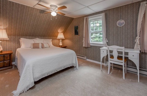 Dorchester Apartment | Historic Farmhouse in White Mountains Close to great trails