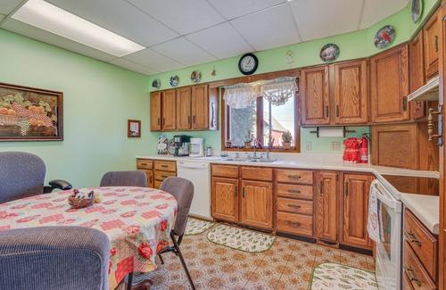 Polk County House | Historic Farmhouse w/Fire Pit: Pet Friendly!