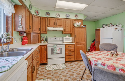 Polk County House | Historic Farmhouse w/Fire Pit: Pet Friendly!