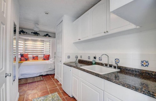 Old Northwood House | Historic Florida 4 bedroom home with pool, parking