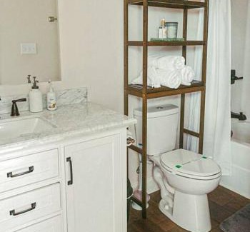 Loudon Apartment | Historic Freshly Renovated 8-Bedroom Townhomes - Downtown Loudon