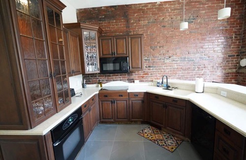 South Side Flats Apartment | *Historic Gem* Heart of Southside-Sleeps 10