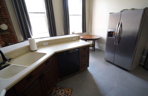 South Side Flats Apartment | *Historic Gem* Heart of Southside-Sleeps 10