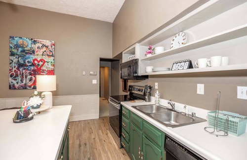 Covington House | Historic Gem Russell Suite