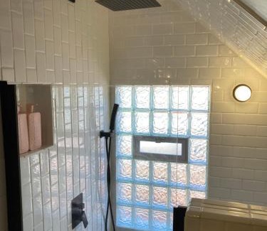 Columbia Falls Apartment | Historic Glacier Getaway with Spectacular Views-20mins to Glacier National Park-10mins to airport!