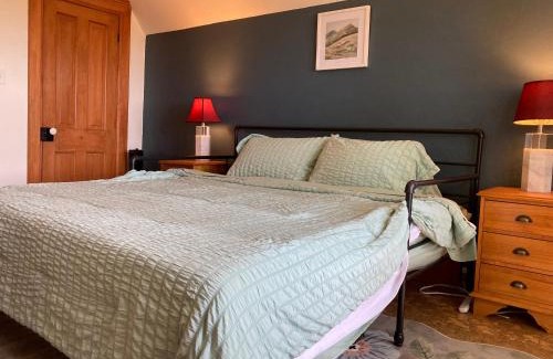 Columbia Falls Apartment | Historic Glacier Getaway with Spectacular Views-20mins to Glacier National Park-10mins to airport!