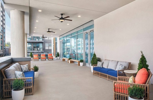 Sobro House | Historic Glam Hotel, Nashville! Modern Suites w/Rooftop Pool