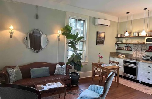Laurel Cottage | Historic Guesthouse in Downtown Laurel