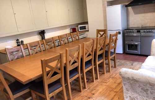 Tadcaster House | Historic Hall Wing nr York Leeds Free Hot tub