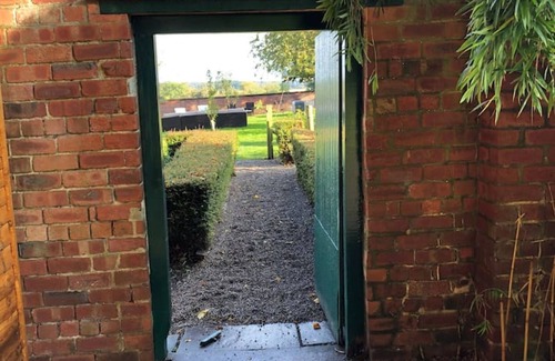 Tadcaster House | Historic Hall Wing nr York Leeds Free Hot tub