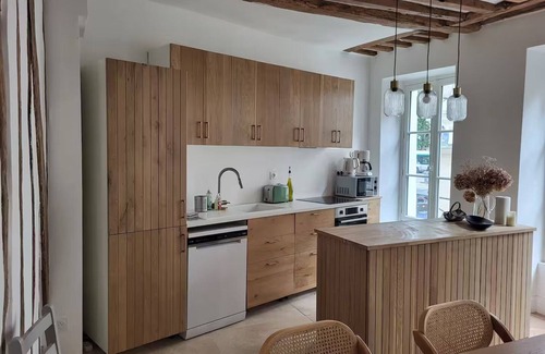 Saint-Victor Apartment | Historic Heart !Notre Dame Hideaway: Grand 175m² Townhouse with Patio