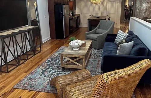 Winchester Apartment | Historic Hideaway On the Square #9.
