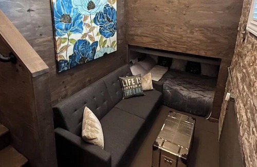Winchester Apartment | Historic Hideaway On the Square #9.