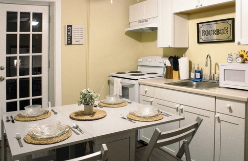 Louisville Apartment | Historic Highlands Retreat! Spacious Rustic Apt in the Heart of it all!