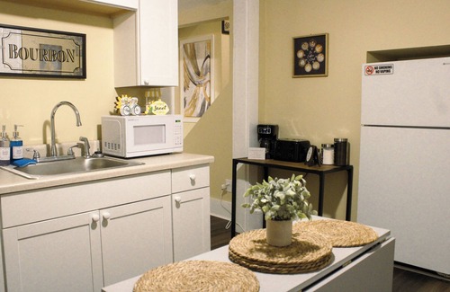 Louisville Apartment | Historic Highlands Retreat! Spacious Rustic Apt in the Heart of it all!