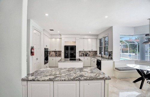 Hollywood Lakes Villa | Historic Hollywood Mansion 5 Minutes to the Beach