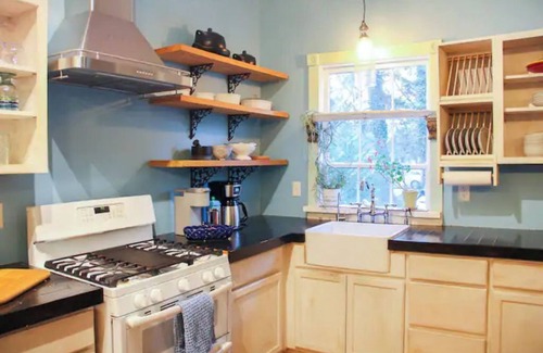 Flat Rock House | Historic home and HOT TUB~ In Flat Rock