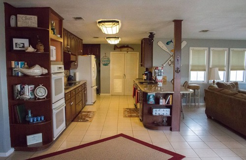 Matagorda House | Historic Home great for families & fisherman - Near Local Shops and Restaurants