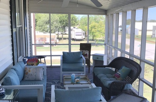 Matagorda House | Historic Home great for families & fisherman - Near Local Shops and Restaurants