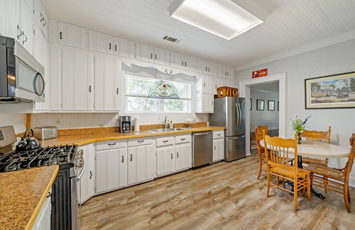 Jasper House | Historic home in downtown Jasper with shaded patio, grill, mountain views & AC