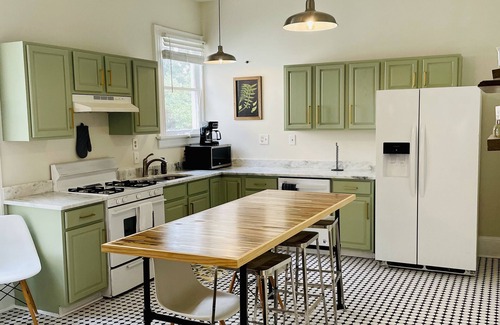 Mobile House | Historic Home in Oakleigh, Sleeps 10, Mardi Gras