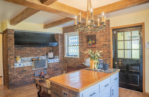 New Paltz House | Historic Home of Heavyweight Champion