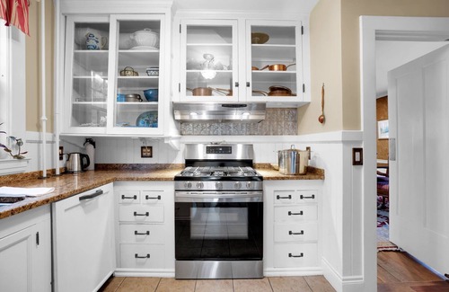 Quechee House | Historic Home on Dewey Pond | The Dewey House
