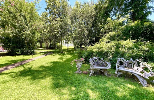 Natchez House | Historic Home on Mississippi River with Live Oaks 2 minutes from Main Street!