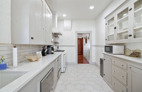Iron Horse House | Historic Home- Walk to 4th Ave & U of A!