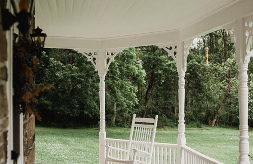 Danboro House | Historic HoneyBee Grove-EVENT/PET/FAMILY FRIENDLY