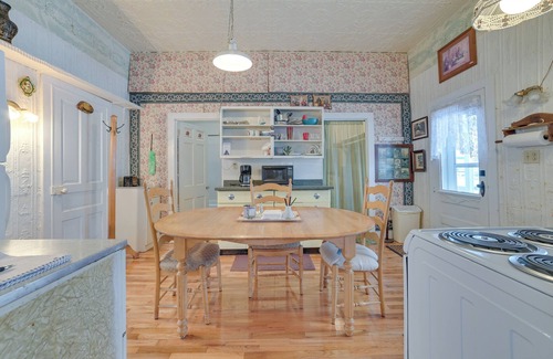 Houghton Lake Apartment | Historic Houghton Lake Getaway Near Shoreline
