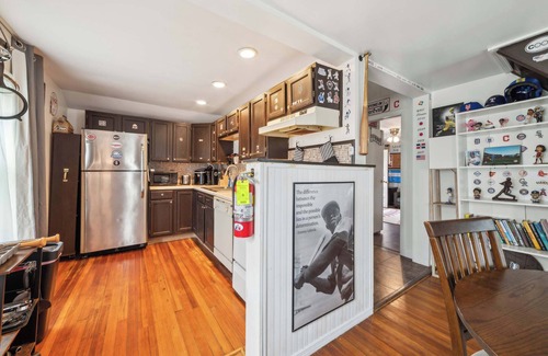 Milford House | Historic house - Cottage - 4.5 mi to Dreams Park + Grill + Fire Pit