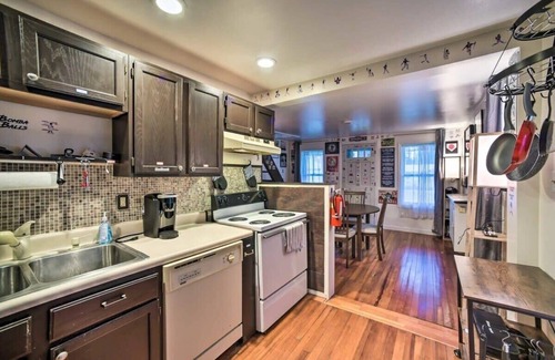 Milford House | Historic house - Cottage - 4.5 mi to Dreams Park + Grill + Fire Pit