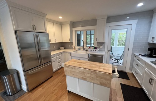 East Chop House | Historic House w/amazing rooftop deck. Dog-friendly and perfect for big groups!