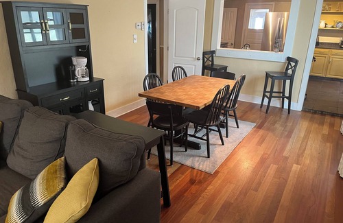 Sunnyside House | Historic House with Farm Fresh Eggs in Sunnyside Neighborhood