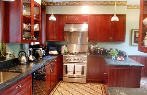 Lexington House | Historic House with Gardens Near Universities & Downtown