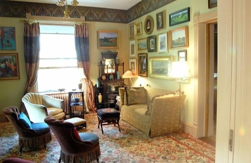 Lexington House | Historic House with Gardens Near Universities & Downtown