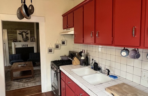 Athens House | Historic In-town Athens Cottage! Walkable to Downtown, UGA and Normaltown!